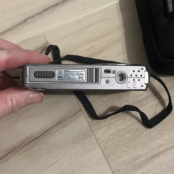 Polaroid T1031 Camera 10mp 3x Optical Zoom 5x Digital Zoom No Battery, Untested - Picture 7 of 11